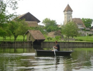  格雷兹 (Grez) 附近的游船 